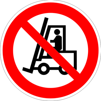 P07 запрещается движение средств напольного транспорта (пластик, 200х200 мм) - Знаки безопасности - Запрещающие знаки - магазин "Охрана труда и Техника безопасности"
